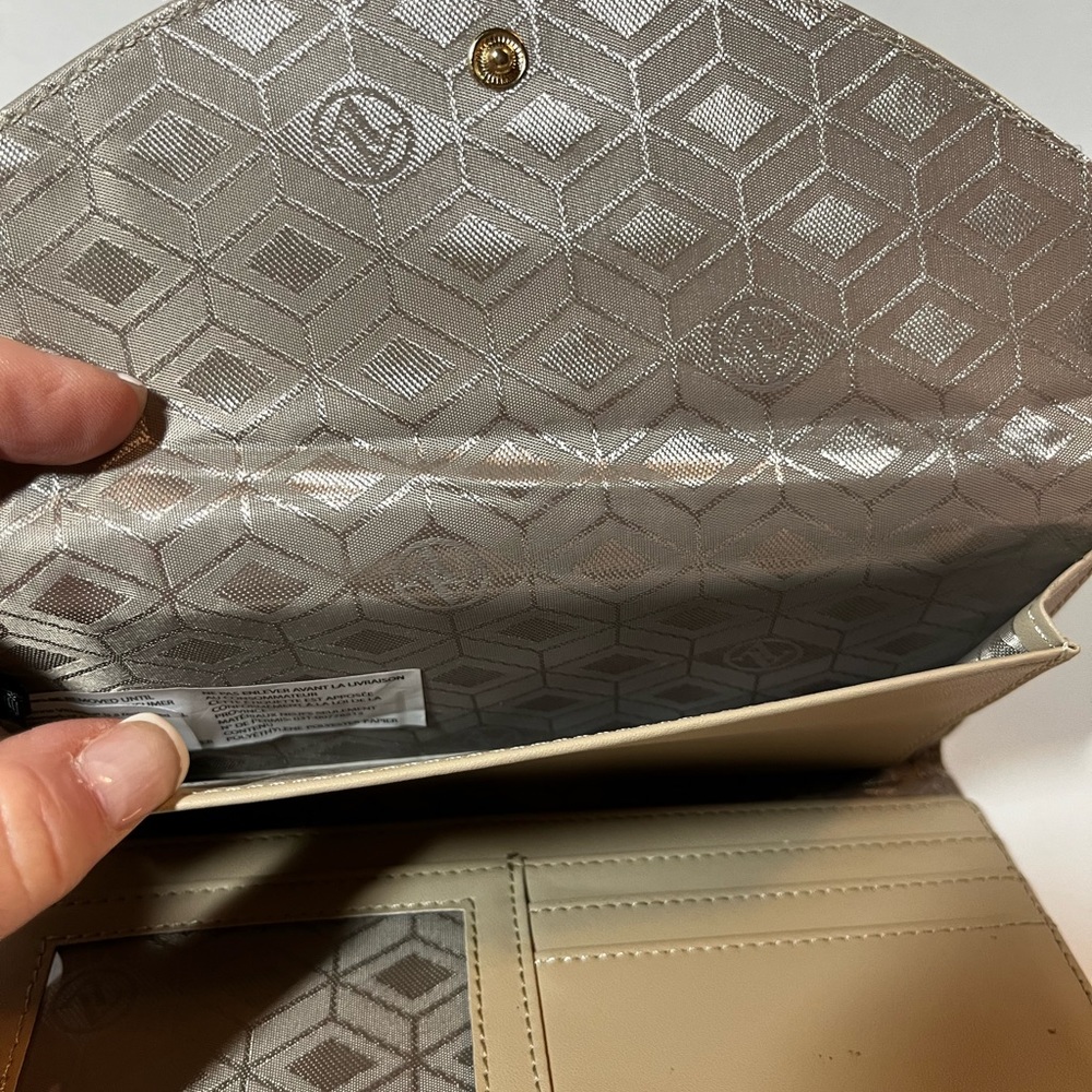 Adrienne Vittadini vegan tan faux suede wallet - Picture 5 of 8